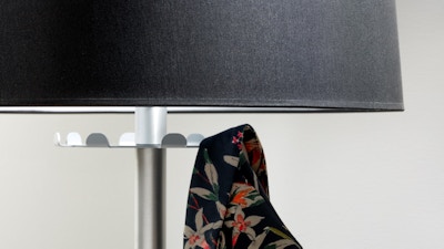 Cascando Coatlamp Beleuchtung Stehleuchte Garderobe Buero Neudoerfler